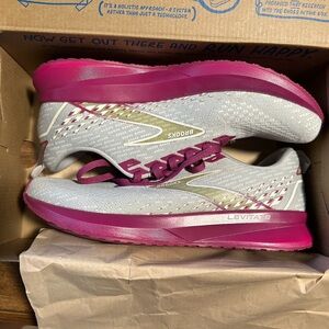Brooks Women's Levitate 5 Athletic Shoes - Gray and Pink